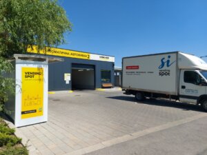 Новата вендинг машина в KARCHER CLEAN PARK, предлагаща напитки и закуски за клиентите.